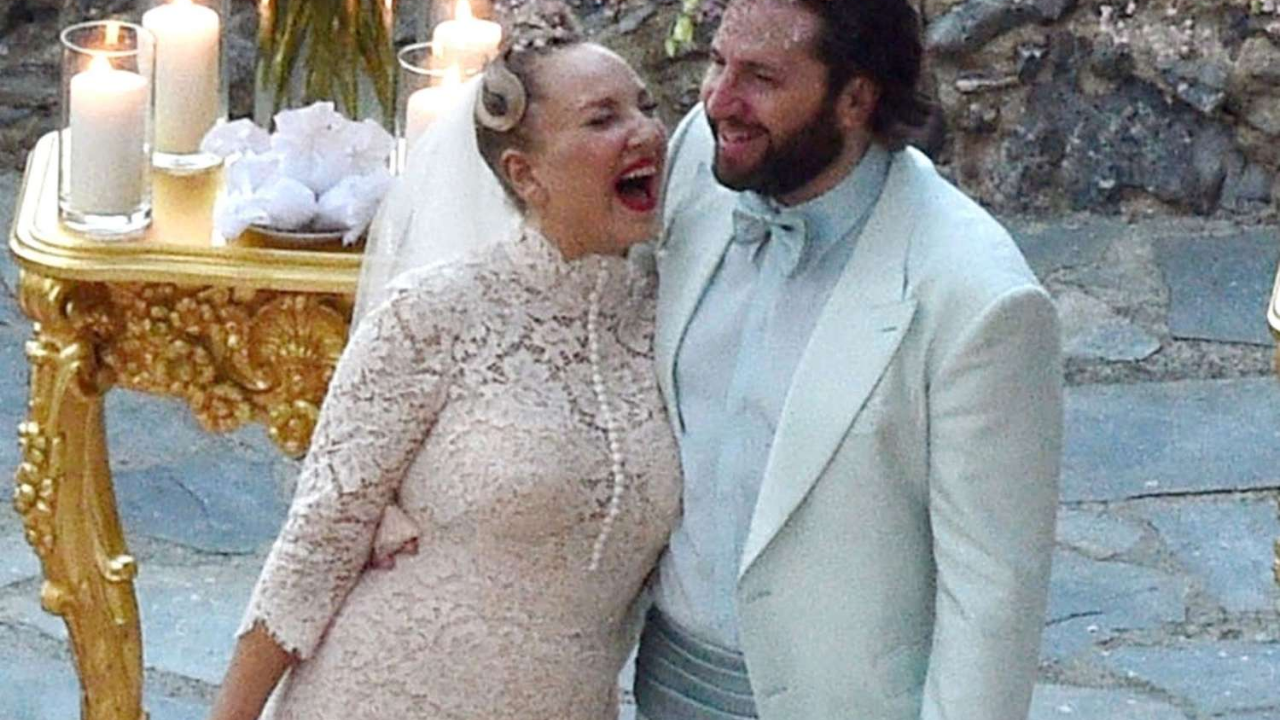 Sesi Ve Tarzıyla Kalplerde Taht Kuran Sia’nın Hayat Hikâyesi! (4)