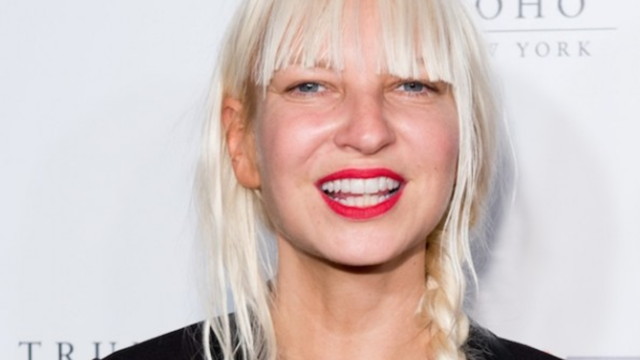 Sesi Ve Tarzıyla Kalplerde Taht Kuran Sia’nın Hayat Hikâyesi! (5)