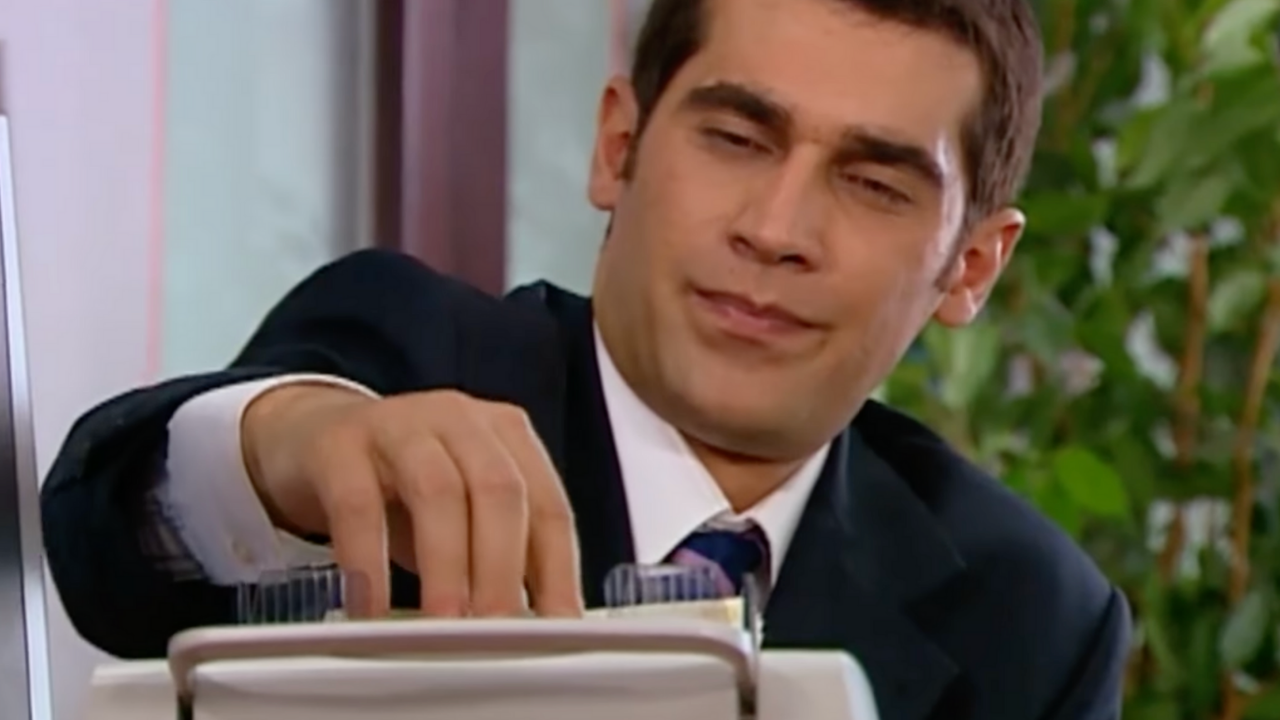 Yaprak Dökümü Karakterlerinin Burçları (3)